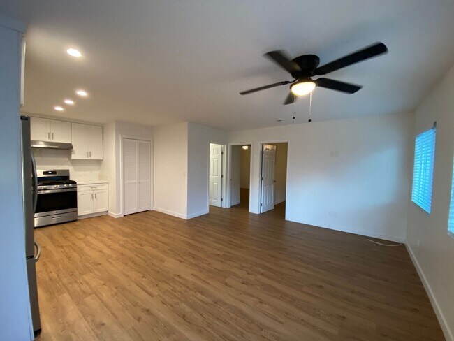 1058 10th St Imperial Beach, CA 91932 photo 3