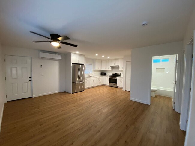1058 10th St Imperial Beach, CA 91932 photo 4