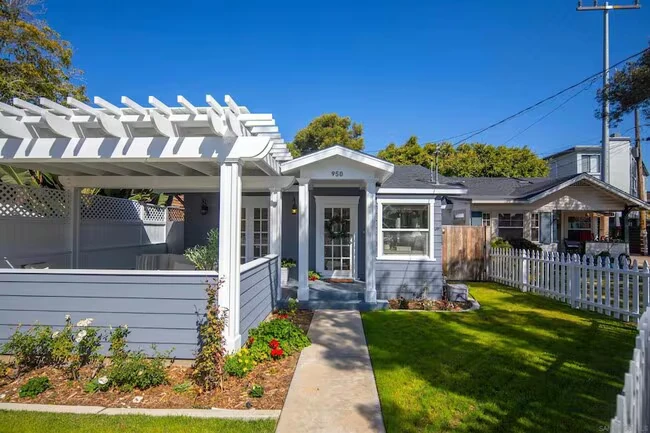 950 Olive Ave Coronado, CA 92118 photo 3