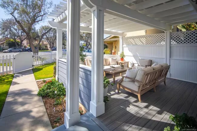 950 Olive Ave Coronado, CA 92118 photo 2