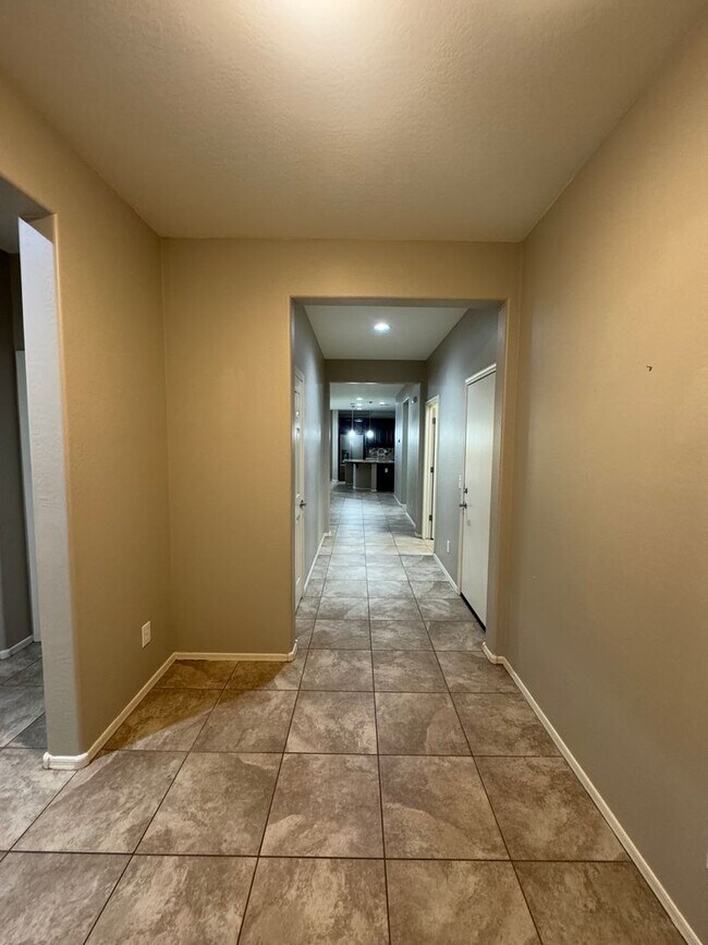 15539 W Poinsettia Dr Surprise, AZ 85379 photo 5