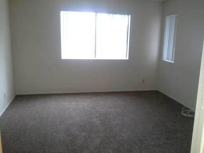 5990 Dandridge Ln San Diego, CA 92115 photo 2