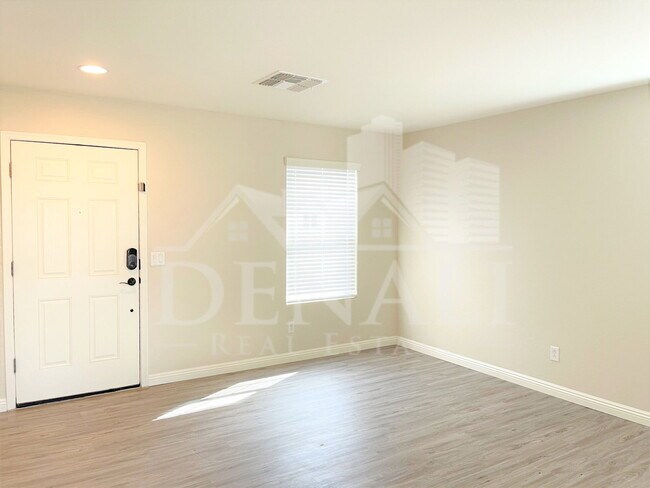 7826 S Peppertree Dr photo 3