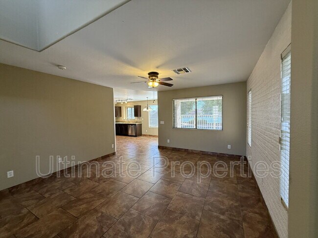 11171 W Edgemont Ave Avondale, AZ 85392 photo 2