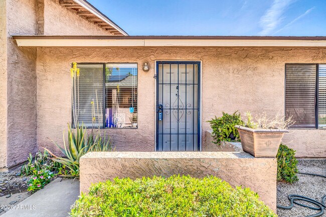 2845 E Tracy Ln Phoenix, AZ 85032 photo 3