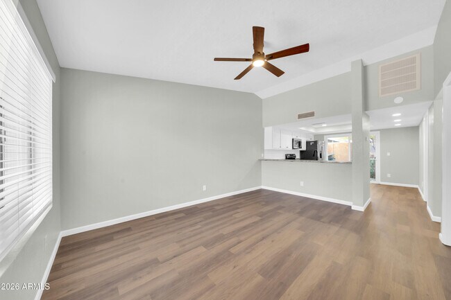 2845 E Tracy Ln Phoenix, AZ 85032 photo 4