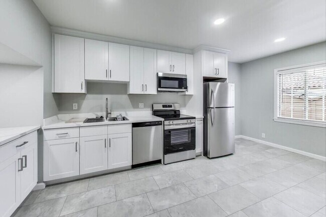 37 12th Ave photo 2