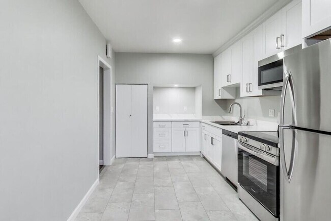 37 12th Ave photo 5