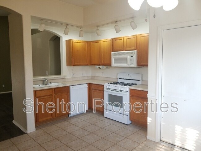 16105 W Hadley St Goodyear, AZ 85338 photo 3