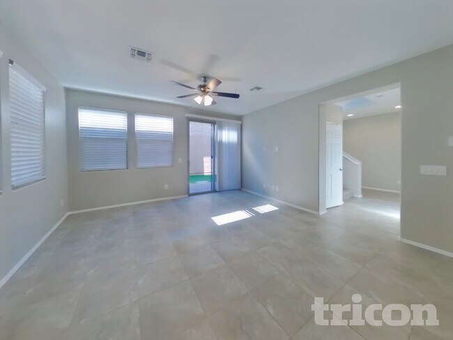 323 N 56th Pl Mesa, AZ 85205 photo 3