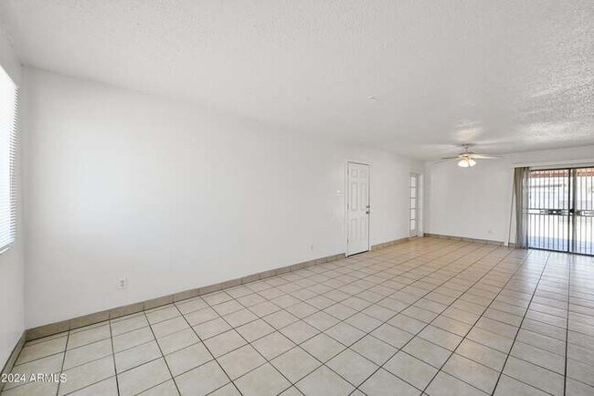6938 W Campbell Ave photo 4