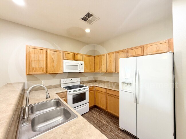 6832 N 81st Dr Glendale, AZ 85303 photo 5