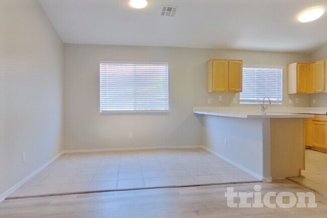 23141 W Ashleigh Marie Dr photo 4