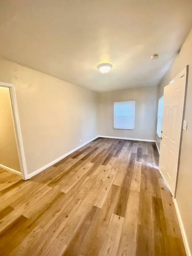 1537 Truman Street, Richmond (Apartment) photo 4