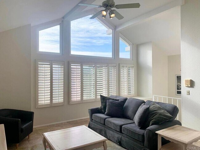 868 Marigold Ct Carlsbad, CA 92011 photo 2