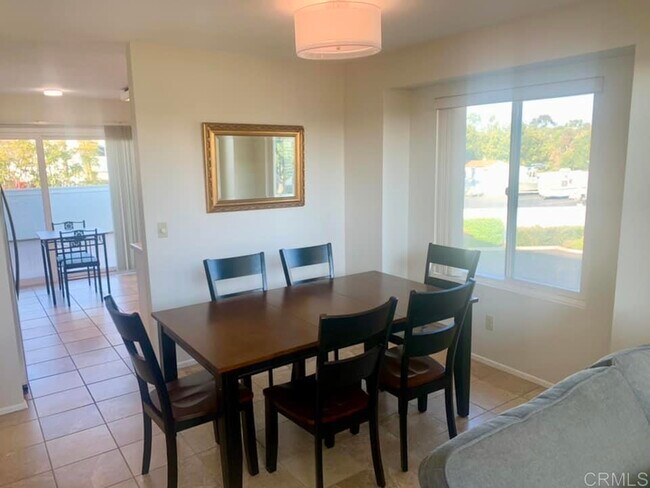 868 Marigold Ct Carlsbad, CA 92011 photo 4