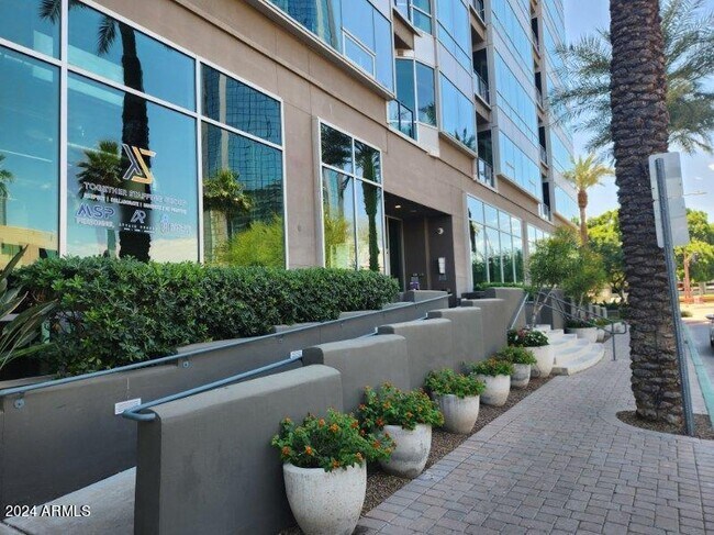 1 E Lexington Ave Phoenix, AZ 85012 photo 2