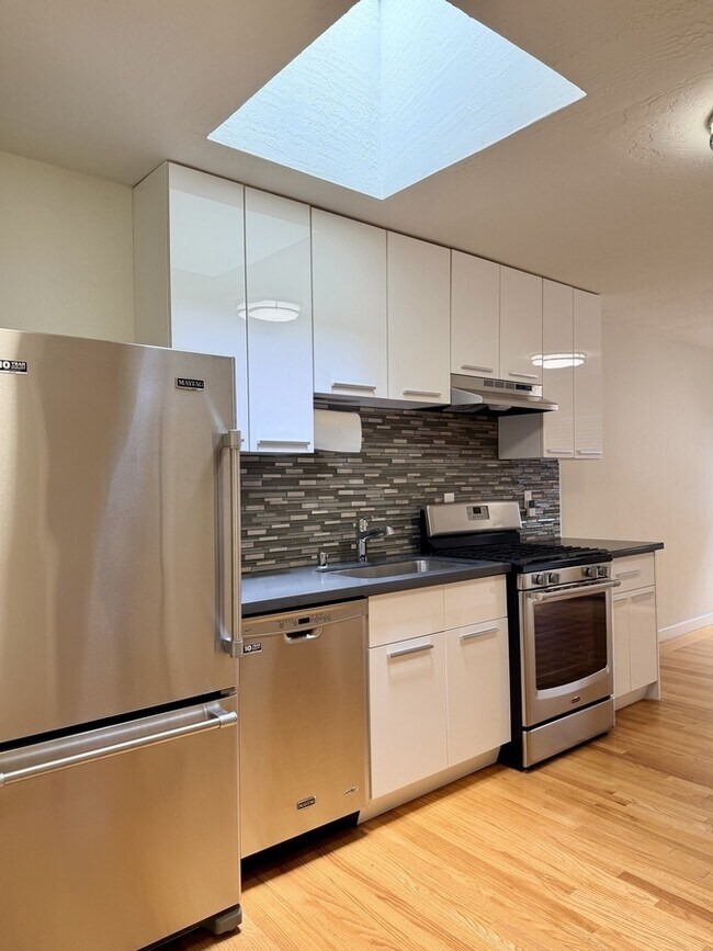 2211 Fillmore St San Francisco, CA 94115 photo 3