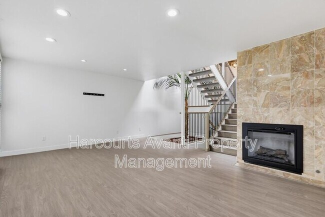 453 S Sierra Ave Solana Beach, CA 92075 photo 4