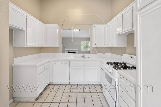 24768 Leafwood Dr Murrieta, CA 92562 photo 2