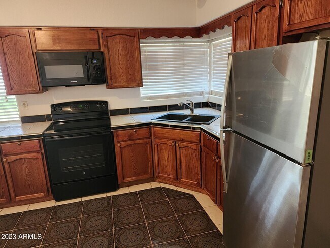 802 N Alzora Way Tolleson, AZ 85353 photo 4
