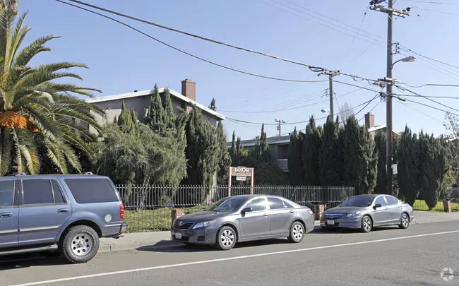 3BR/1BA Apartment on Dixon Street · Hayward