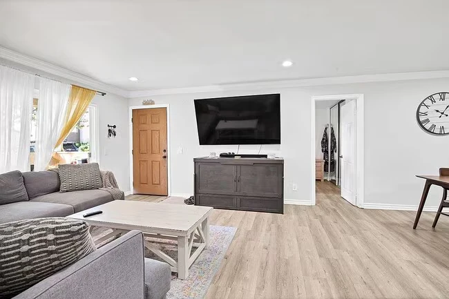5054 Los Morros Way Oceanside, CA 92057
