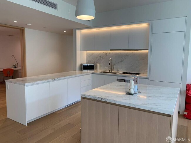 1BR/1BA Condo on Steuart Ln · San Francisco photo 4