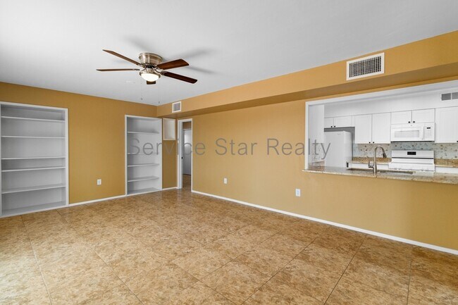 9425 W Rolling Hills Dr Sun City, AZ 85351 photo 4