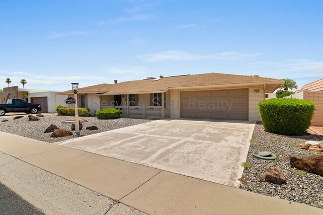 9425 W Rolling Hills Dr Sun City, AZ 85351 photo 2