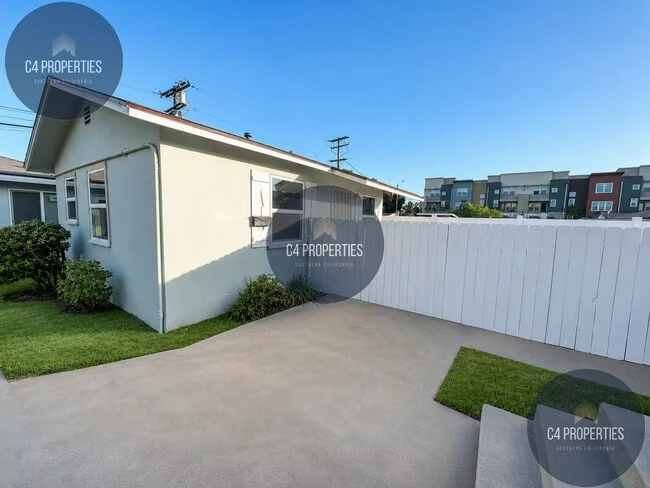 343 W 3rd Ave Escondido, CA 92025 photo 2