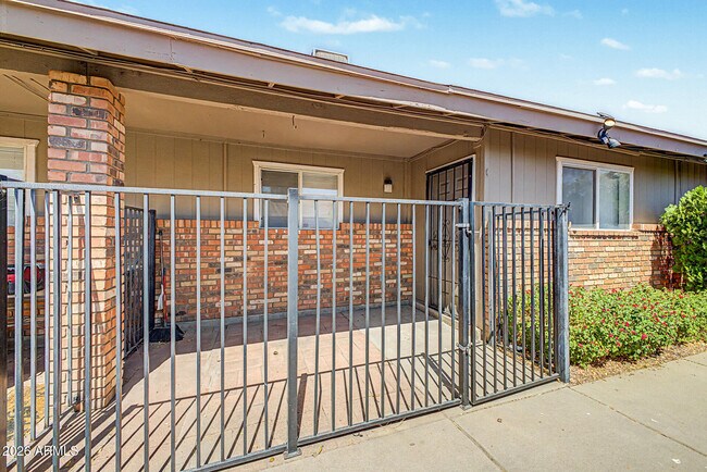 2931 E Beck Ln Phoenix, AZ 85032 photo 3