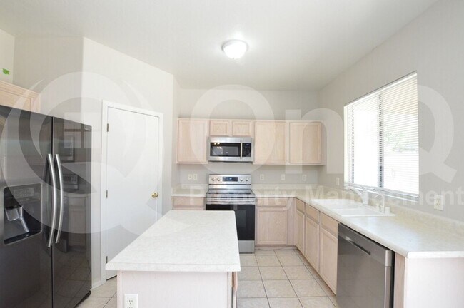 3918 W Arlington Cir Phoenix, AZ 85041 photo 3