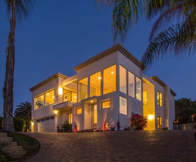 2075 Torrey Pines Rd San Diego, CA 92037 photo 2