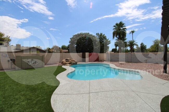 401 E Carter Dr Tempe, AZ 85282 photo 3