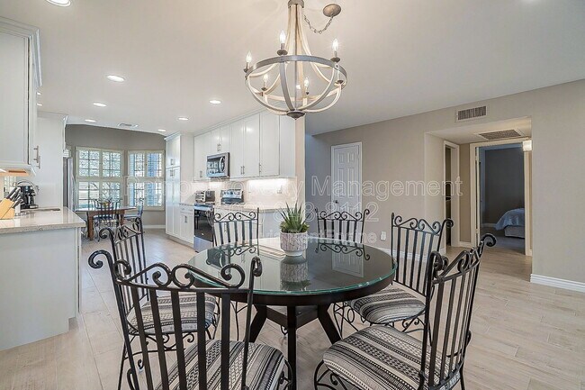 10527 E Fanfol Ln Scottsdale, AZ 85258 photo 4