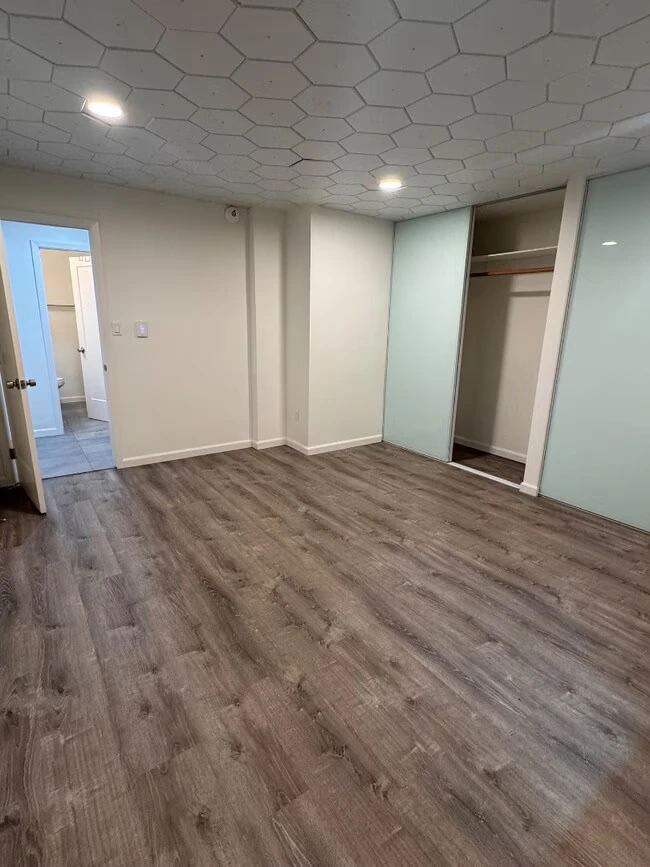 580 Wesley Ave Oakland, CA 94606 photo 5