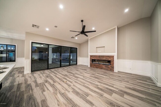 4414 E Monterosa St Phoenix, AZ 85018 photo 2