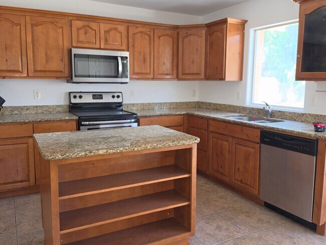 2068 E Andalusian Loop San Tan Valley, AZ 85140 photo 3