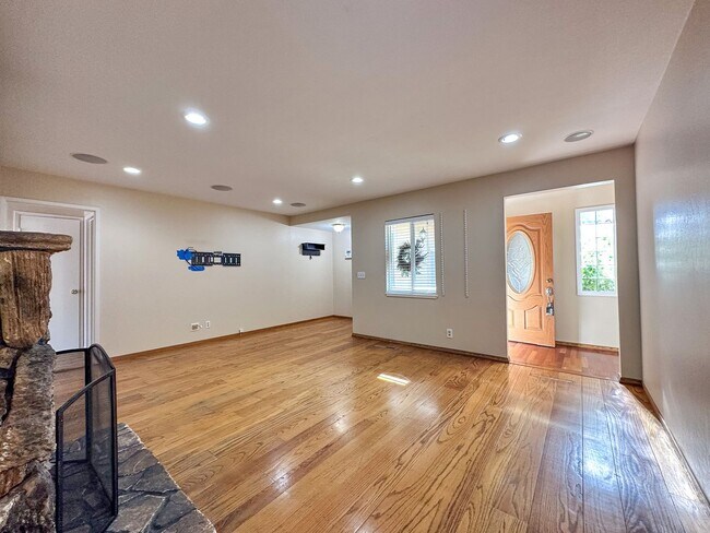 1727 Coralee Dr San Jose, CA 95124 photo 2
