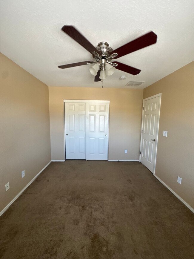 39208 N Parker Ln Anthem, AZ 85086 photo 4