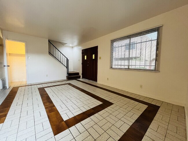 5041 N 40th Ave Phoenix, AZ 85019 photo 4
