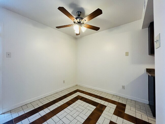 5041 N 40th Ave Phoenix, AZ 85019 photo 5