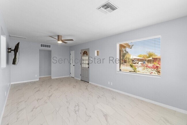 3602 N 21st Dr Phoenix, AZ 85015 photo 2