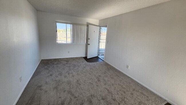 324 Zenith St Chula Vista, CA 91911 photo 4