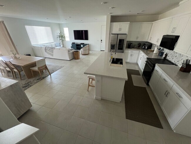 849 Hana Ave Chula Vista, CA 91911 photo 2