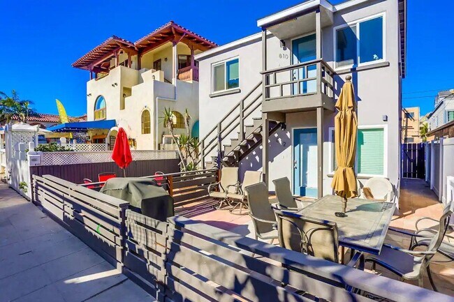 812 Island Ct San Diego, CA 92109 photo 4