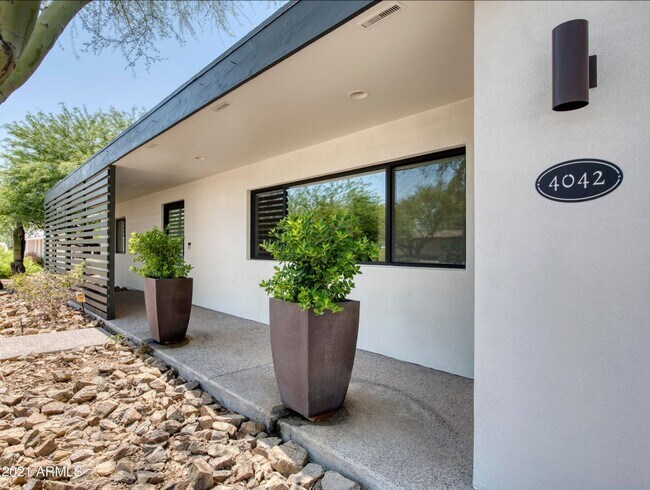 4042 E St Joseph Way Phoenix, AZ 85018 photo 3