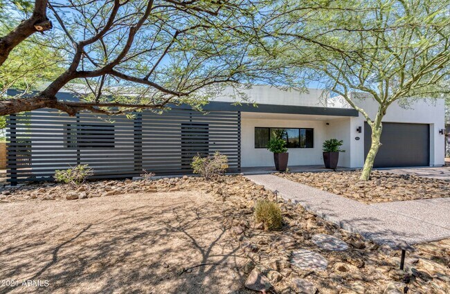 4042 E St Joseph Way Phoenix, AZ 85018 photo 2