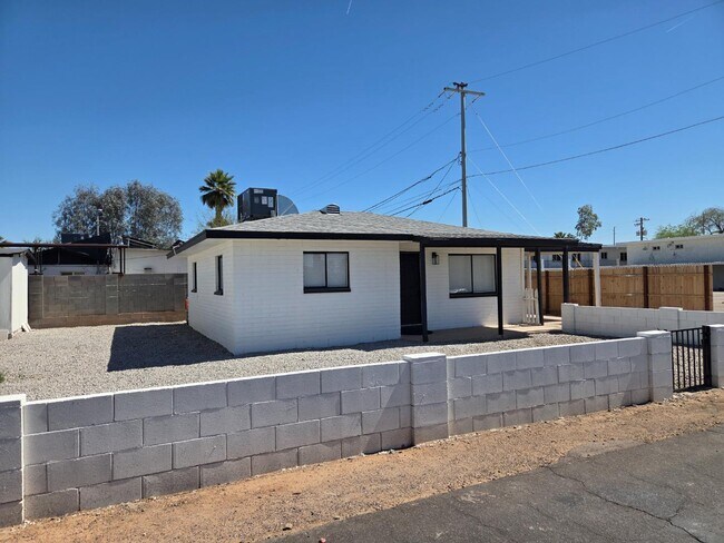 2201 E Portland St Phoenix, AZ 85006 photo 2